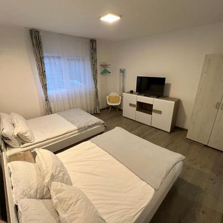 1-Beadroom Apartment With Free Parking Τούρντα Εξωτερικό φωτογραφία