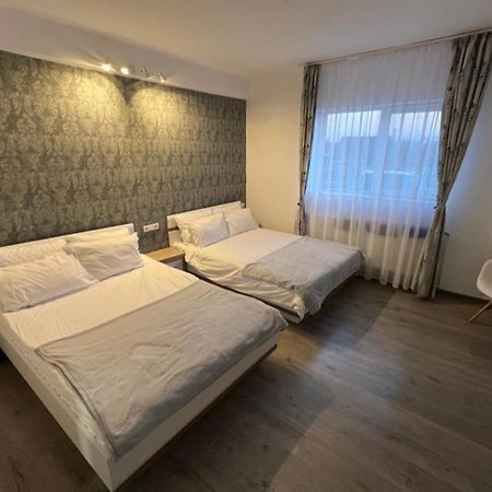 1-Beadroom Apartment With Free Parking Τούρντα Εξωτερικό φωτογραφία