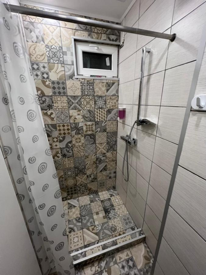 1-Beadroom Apartment With Free Parking Τούρντα Εξωτερικό φωτογραφία