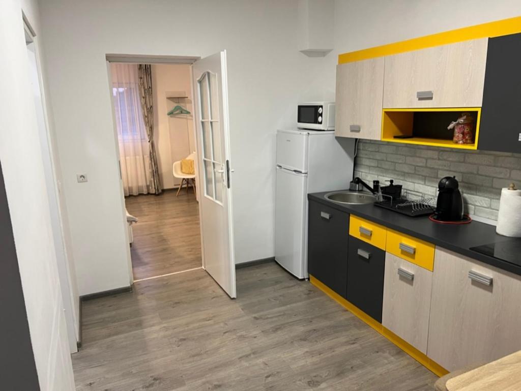 1-Beadroom Apartment With Free Parking Τούρντα Εξωτερικό φωτογραφία